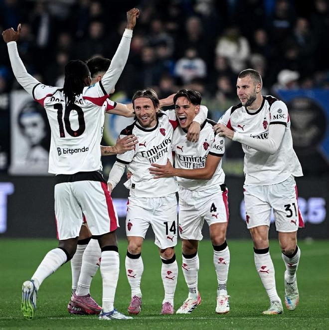 韩淼雨第十二届全国残疾人运动会举重赛场夺双金