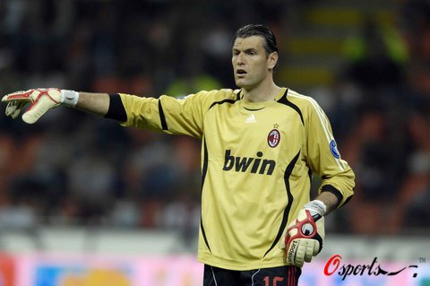 记者：为备战世界杯将继续留在墨超，J罗正与美洲狮队谈判