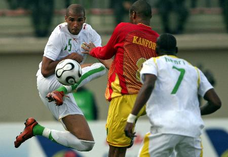 英超半场：阿德利、亚当斯破门，伯恩茅斯暂2-1桑德兰